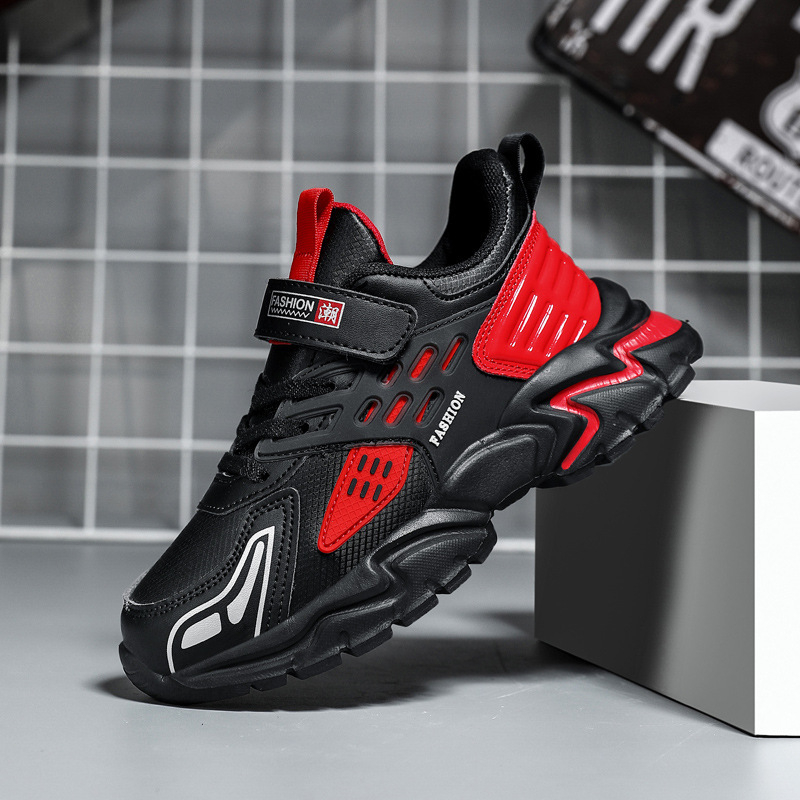 Fiú sportcipők 2024 tavasz új gyerek csúszásgátló kopásálló kényelmes futócipők közepes és nagy testű bőr diákoknak