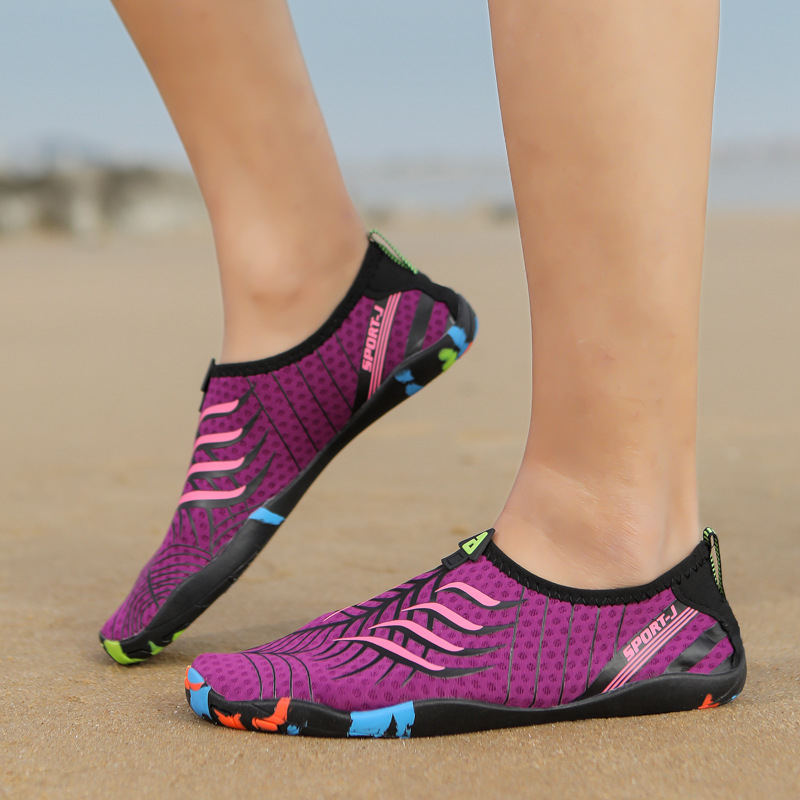 Piiriülesed meeste ja naiste Traceway jalanõud siseruumides kasutatavad fitnessjalanõud paaridele mõeldud õues kasutamiseks mõeldud kahlamisjalanõud pehme tallaga nahale kleepuvad ujumis- ja kiiresti kuivavad rannajalanõud