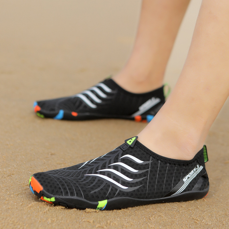 Piiriülesed meeste ja naiste Traceway jalanõud siseruumides kasutatavad fitnessjalanõud paaridele mõeldud õues kasutamiseks mõeldud kahlamisjalanõud pehme tallaga nahale kleepuvad ujumis- ja kiiresti kuivavad rannajalanõud