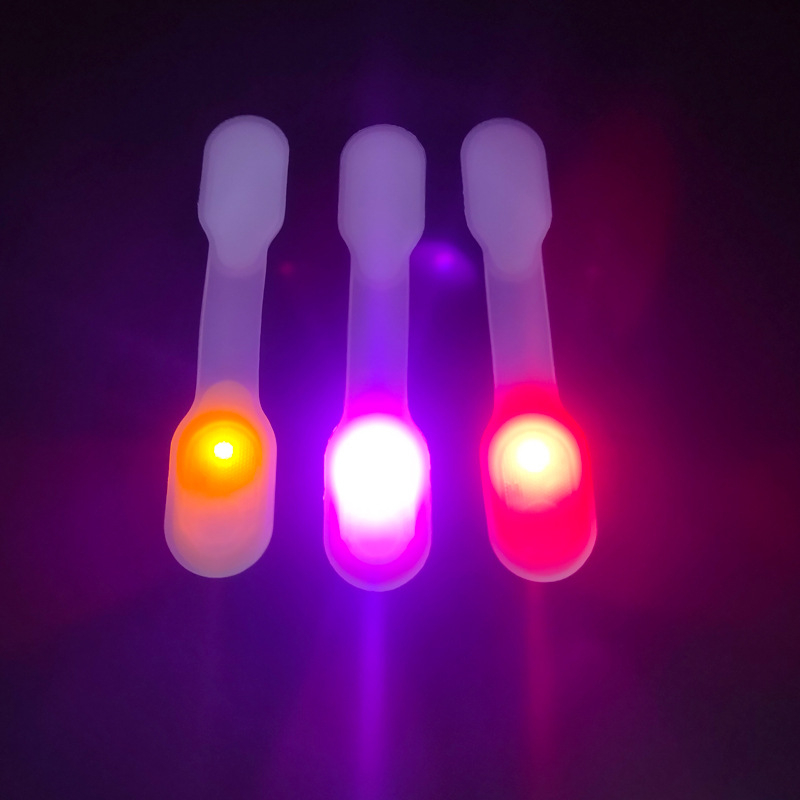 Szilikon vállpántos gallérruha-csipesz LED-es figyelmeztető lámpa kültéri hegymászás utazó hátizsák lámpa éjszakai futás lovaglás mágneses csipesz Light Factory