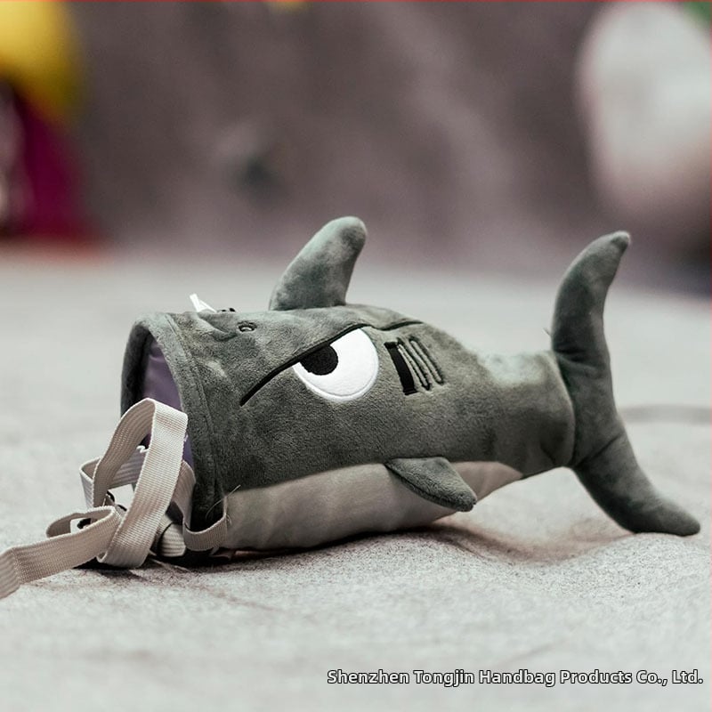 „Amazon“ karštai parduodamas ryklio animacinio filmo pliušinis alpinizmo pudros maišelis lauko alpinizmui neslystantis juosmens kabantis sausai rankai magnio pudros maišelis