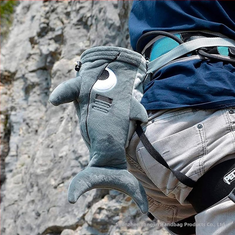 „Amazon“ karštai parduodamas ryklio animacinio filmo pliušinis alpinizmo pudros maišelis lauko alpinizmui neslystantis juosmens kabantis sausai rankai magnio pudros maišelis