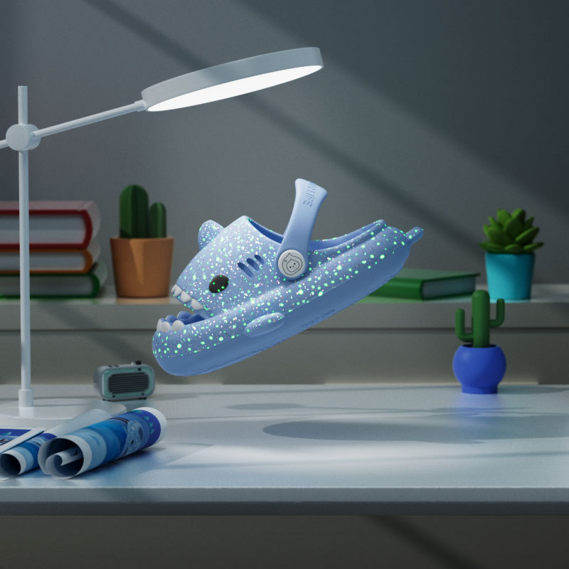 Laste haikujulised helendavad sussid suvistele poistele ja tüdrukutele libisemiskindlad pehme põhjaga multifilmikujulised armsad laste rannajalatsid beebiauguga kingad