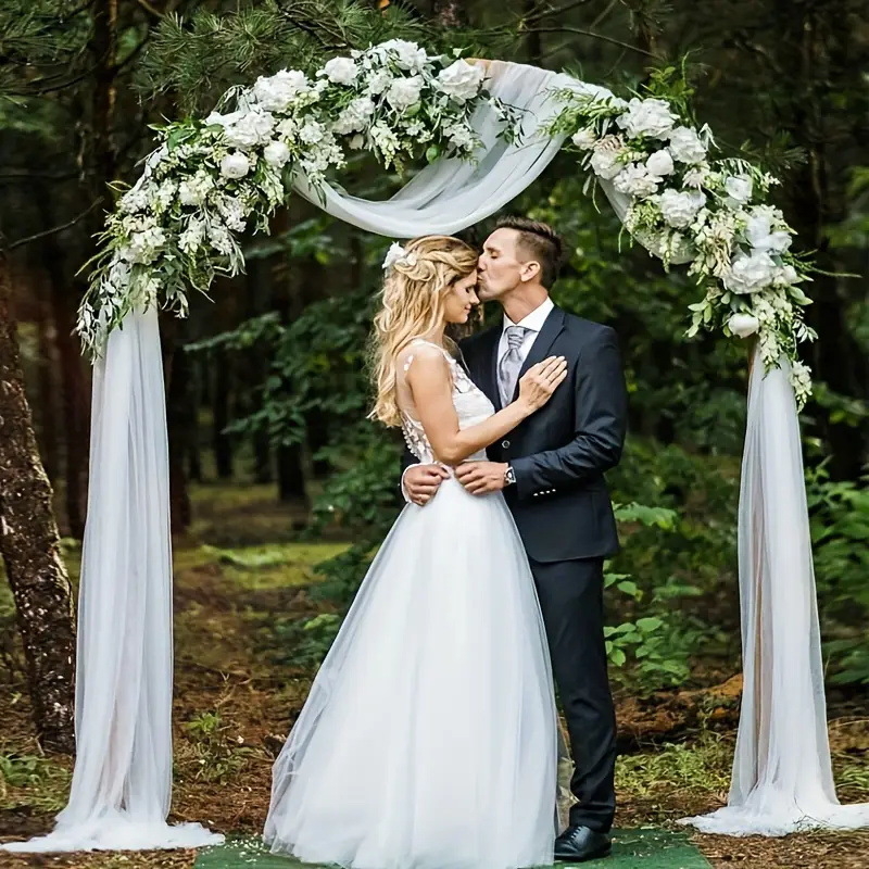 Õues pulmapidu pulmakaare kaunistus ühevärviline drapeeringuga rippuv kardina kaunistus looritool kardinavõrk