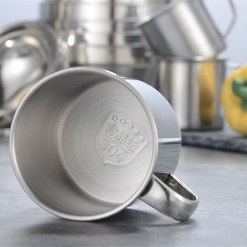 304 nerūdijančio plieno vandens puodelis mokiniams, vaikų puodelis, biuro šachmatų ir kortų kambarys, darželio valgykla su dangteliu, puodelis arbatai