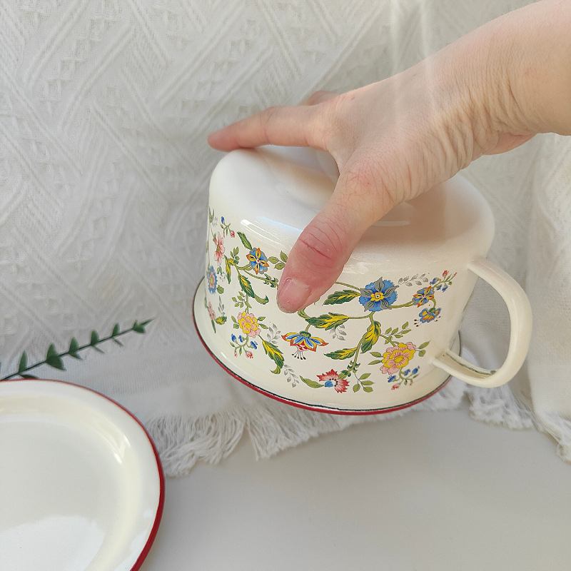 Cinko emalio eilė, emalio greito maisto puodelis, sutirštintas emalis, greitai paruošiamų makaronų dubenėlis, puodelis užsienio porceliano, geležinis ryžių indas, didelė studentų bendrabučio pietų dėžutė