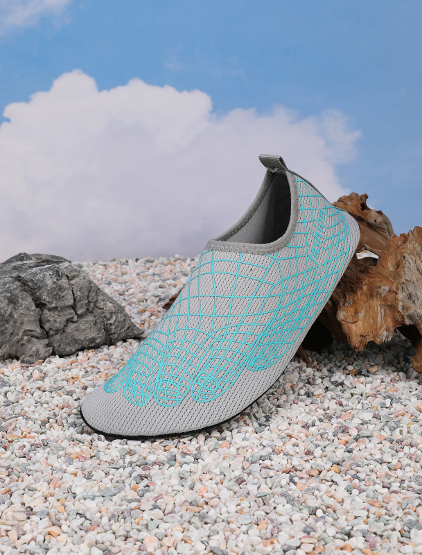 Piiriülesed meeste ja naiste jälgimisjalatsid, sise- ja välistingimustes kasutatavad jalanõud, paaride välistingimustes kasutatavad kahlamisjalatsid, nahatundlikud ujumisjalatsid, kiiresti kuivavad rannajalatsid