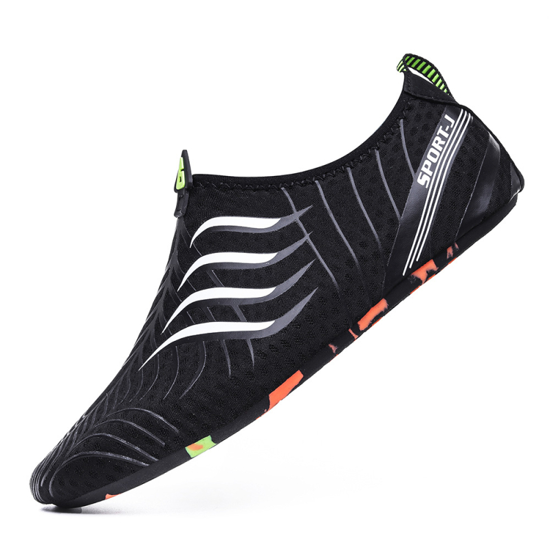 Piiriülesed meeste ja naiste jälgimisjalatsid, sise- ja välistingimustes kasutatavad jalanõud, paaride välistingimustes kasutatavad kahlamisjalatsid, nahatundlikud ujumisjalatsid, kiiresti kuivavad rannajalatsid