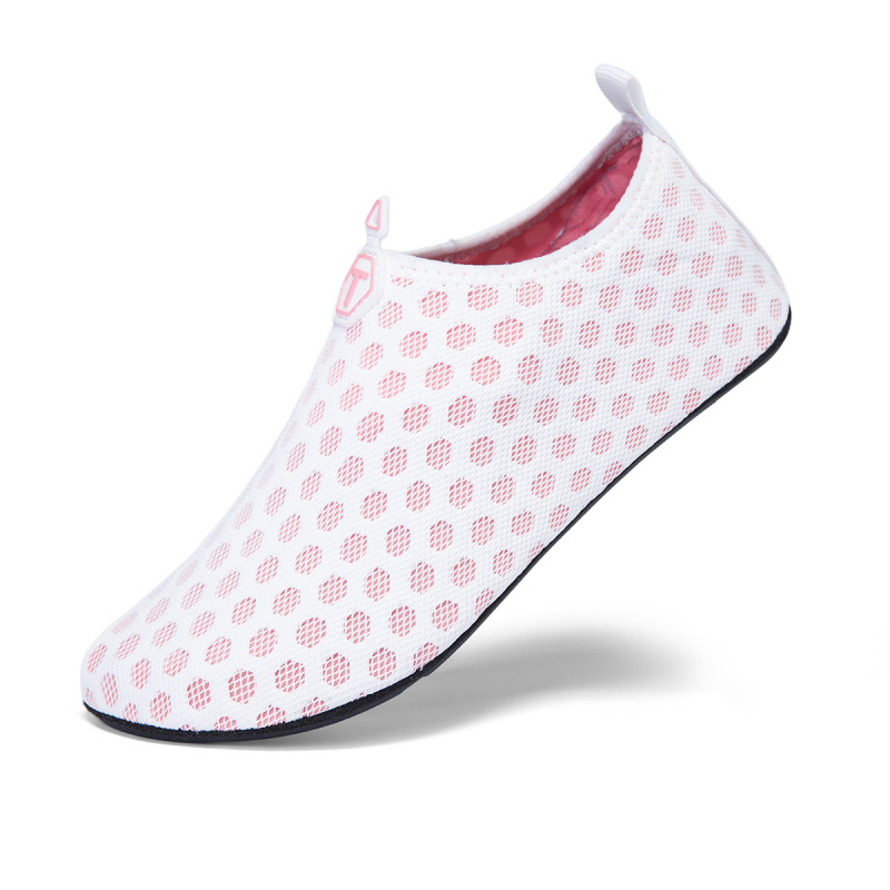 Piiriülesed meeste ja naiste jälgimisjalatsid, sise- ja välistingimustes kasutatavad jalanõud, paaride välistingimustes kasutatavad kahlamisjalatsid, nahatundlikud ujumisjalatsid, kiiresti kuivavad rannajalatsid