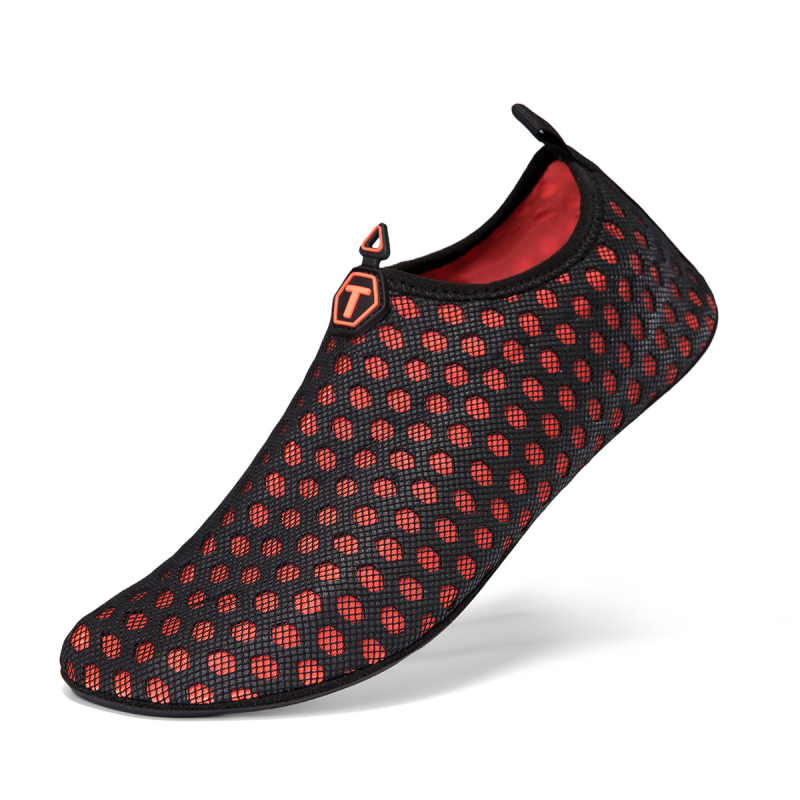 Piiriülesed meeste ja naiste jälgimisjalatsid, sise- ja välistingimustes kasutatavad jalanõud, paaride välistingimustes kasutatavad kahlamisjalatsid, nahatundlikud ujumisjalatsid, kiiresti kuivavad rannajalatsid