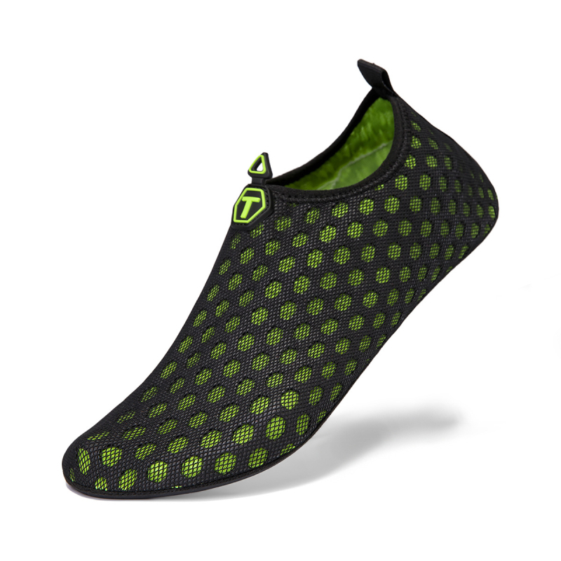 Piiriülesed meeste ja naiste jälgimisjalatsid, sise- ja välistingimustes kasutatavad jalanõud, paaride välistingimustes kasutatavad kahlamisjalatsid, nahatundlikud ujumisjalatsid, kiiresti kuivavad rannajalatsid