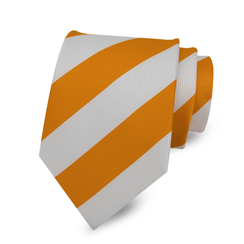 Paruoštas vyriško dryžuoto kaklaraiščio, 8 cm, raudono, balto, geltono ir mėlyno spalvų kostiumo tiekimas. Universalus, stilingas, oficialus, profesionalus, madingas drabužis.