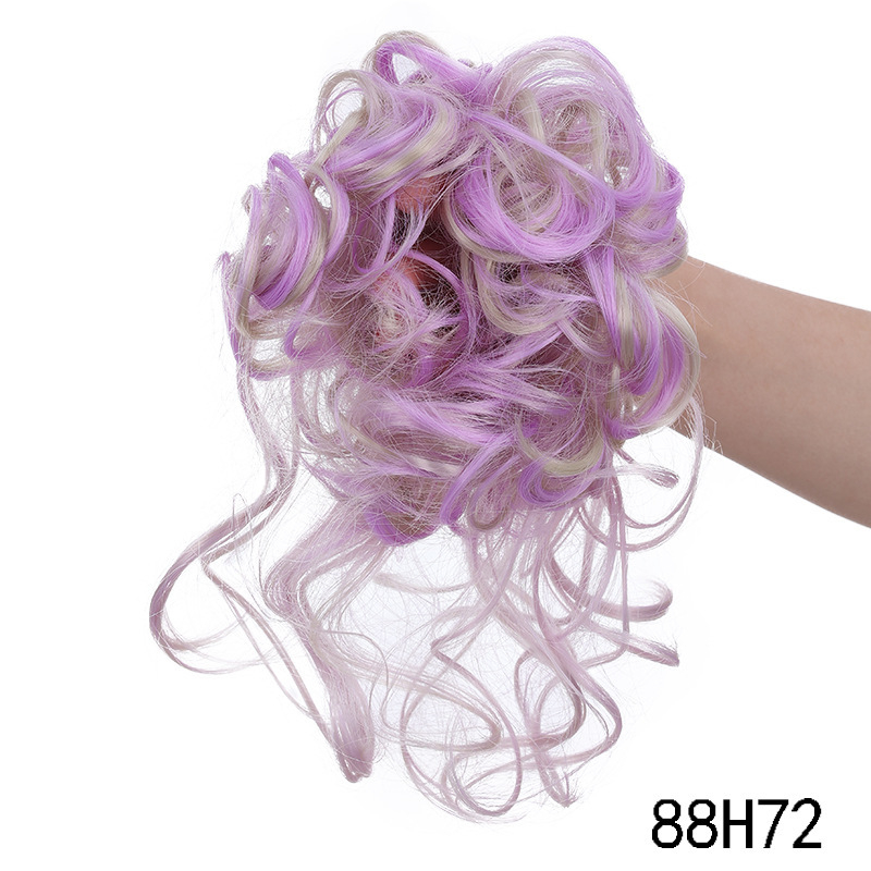 Euroopa ja Ameerika parukarõngad, moodsad juuksekotid, pallikujulised peapaelad, loomulikult kohevad ja sassis pika habeme patsid, parukad, hobusesabast juukserõngad