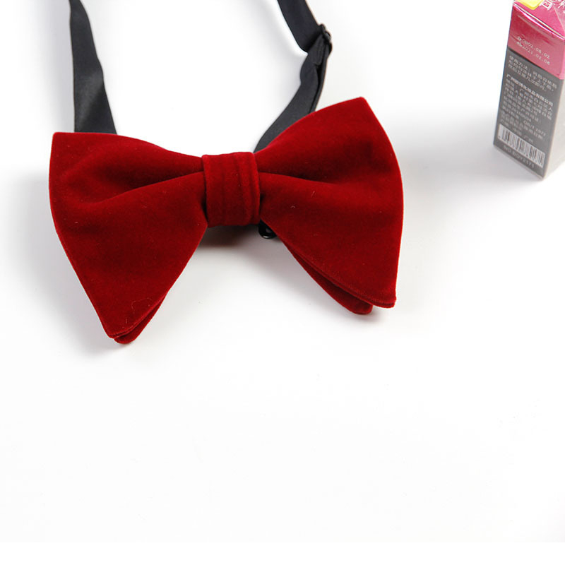 Lehma sarvest kikilips kuldne sametkangast kikilips tekstuuridega elegantne mood pulm peigmees lehma sarvest laia kujuga lips