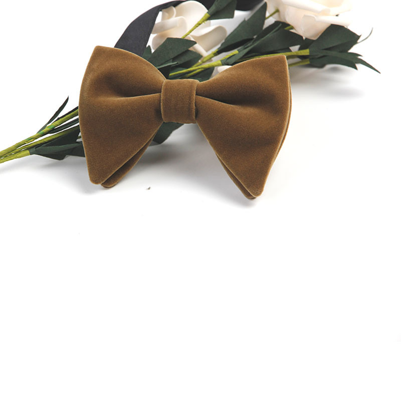 Lehma sarvest kikilips kuldne sametkangast kikilips tekstuuridega elegantne mood pulm peigmees lehma sarvest laia kujuga lips