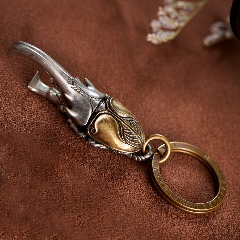 Guochao medál Ji Biao bogár sárgaréz csavarhúzó sörnyitó fém autós kulcstartó medál férfi ajándék