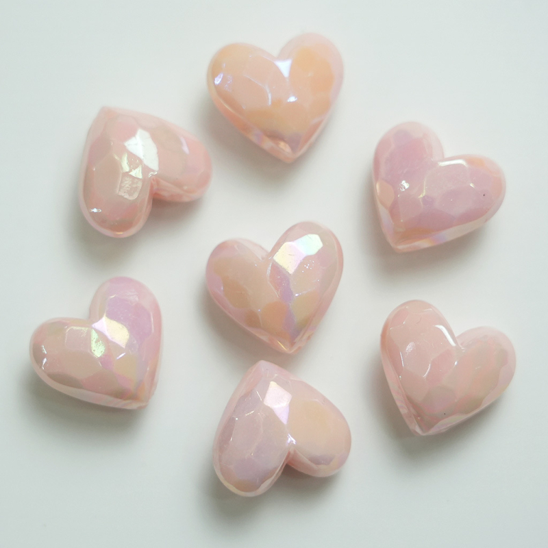 Lausvärviga kaetud AB Macaron lõigatud armastuse isetegemise mobiiltelefoni keti helmestega aksessuaarid sirge auguga virsiku südame materjal hulgimüük