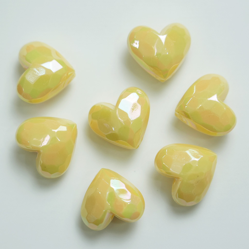 Lausvärviga kaetud AB Macaron lõigatud armastuse isetegemise mobiiltelefoni keti helmestega aksessuaarid sirge auguga virsiku südame materjal hulgimüük