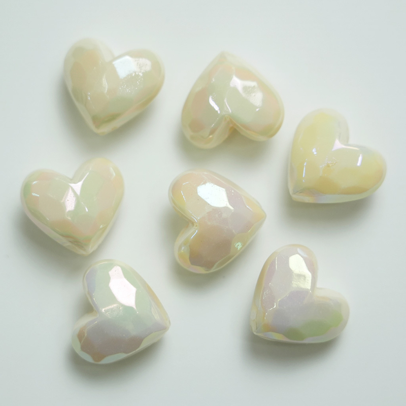 Lausvärviga kaetud AB Macaron lõigatud armastuse isetegemise mobiiltelefoni keti helmestega aksessuaarid sirge auguga virsiku südame materjal hulgimüük