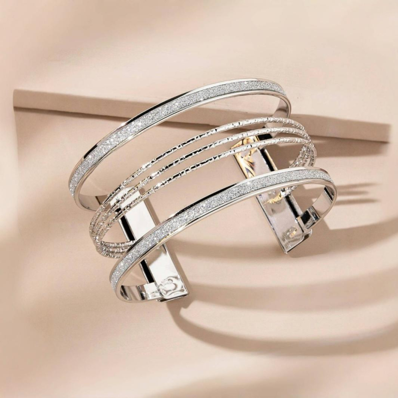 Νέο διασυνοριακό βραχιόλι υψηλής αισθητικής με παγωμένο σχέδιο, ιδανικό για όλες τις ηλικίες, με ανοιχτό γεωμετρικό κοίλο σχέδιο και προσωπικότητα.