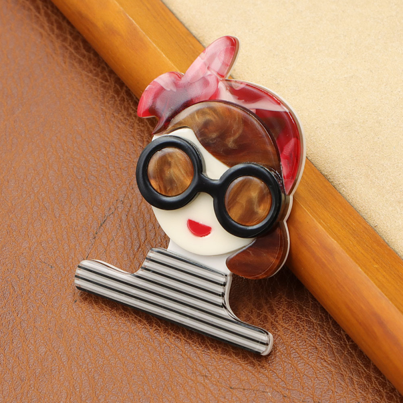 Akrila meiteņu piespraude ar svītrainām drēbēm, moderna pārrobežu piegāde, daudzpusīga jauna piespraudes nišas korsāža