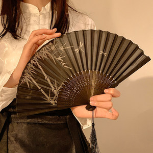 Új kínai tusfestmény legyező antik összecsukható legyező kínai stílusú cheongsam lóarcú ruha hanfu női fotózási kellékek