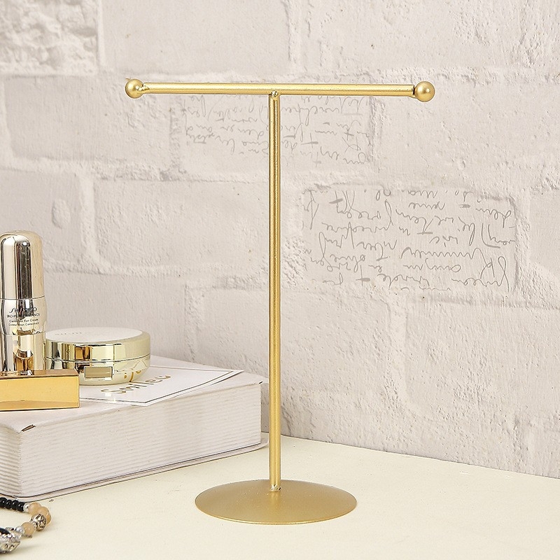 Kaltiniai geležies stalo karoliai, apyrankės, auskarai, papuošalai, raktų papuošalų lentynėlė, mergaičių tualetinis staliukas, vitrinos laikymo lentynėlė, papuošalai