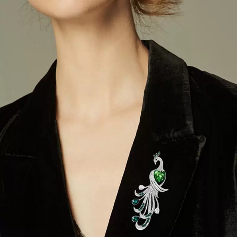 Лека луксозна брошка с паун в зелена опашка, висок клас нишова брошка с ретро корсаж, аксесоари за дамски костюми, бижута на едро