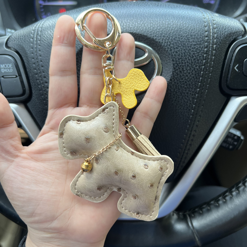 Határokon átnyúló kreatív ajándék csengő kiskutya autó kulcstartó autó kulcstartó táska medál aranyos medál bojt