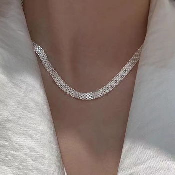 Szőtt nyaklánc női 2023 új nyári könnyű luxus niche design érzéki fejlett kulcscsontlánc hideg stílusú elegáns kígyócsont lánc