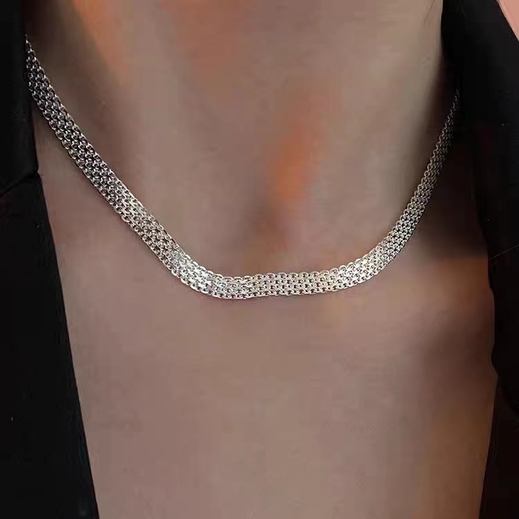 Szőtt nyaklánc női 2023 új nyári könnyű luxus niche design érzéki fejlett kulcscsontlánc hideg stílusú elegáns kígyócsont lánc