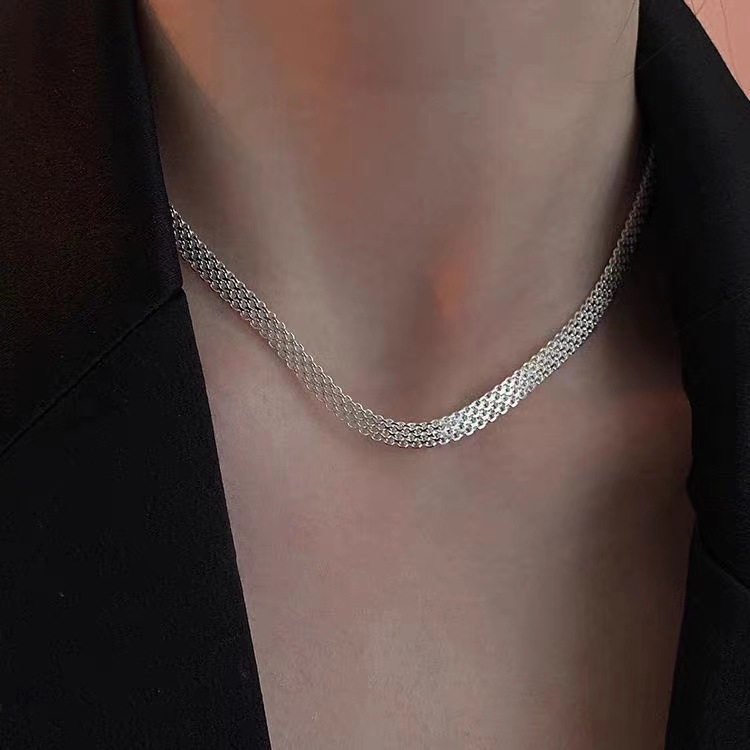 Szőtt nyaklánc női 2023 új nyári könnyű luxus niche design érzéki fejlett kulcscsontlánc hideg stílusú elegáns kígyócsont lánc