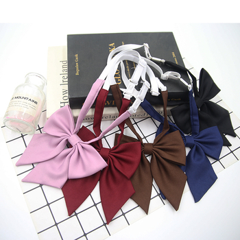 Na zalihi, japanski Jk školski stil, jednobojna mašna, crni šiljasti pernati cvijet za ovratnik, dijagonalni smeđi cvijet za djecu