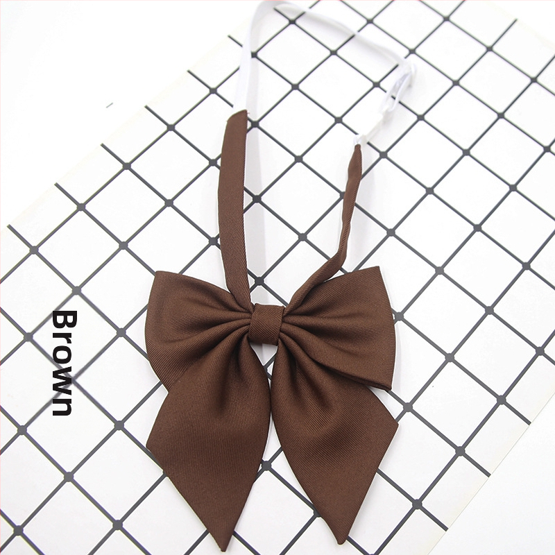 Na zalihi, japanski Jk školski stil, jednobojna mašna, crni šiljasti pernati cvijet za ovratnik, dijagonalni smeđi cvijet za djecu