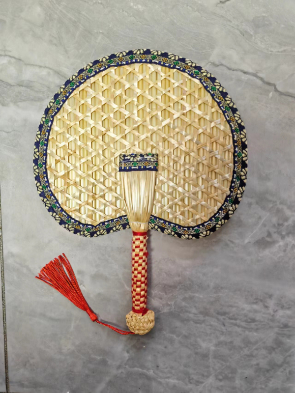 raktáron nagykereskedelmi nyári otthon kézzel készített búzaszalma ventilátor szúnyogriasztó hűvös mintás szegélyezés búzaszalma ventilátor kézi ventilátor