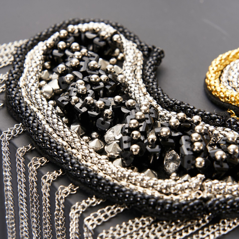 Uus kuldne ja hõbedane tutiga küünehelmestega käepael, õlarihmad, rõivaaksessuaarid, tehase otsemüük, peen rõivaaksessuaarid hulgimüügist