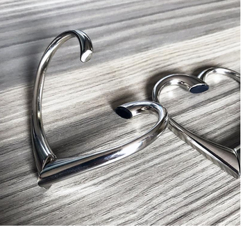 Cinkötvözetből készült, kiváló minőségű fémből készült, szerelem alakú táskacsat, forgatható, összecsukható kézitáska-akasztó, táskaakasztó