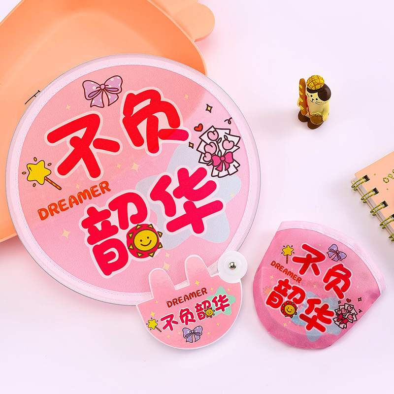 Eredeti rajzfilm összecsukható ventilátor, aranyos mini szövetből készült hordozható ventilátor, ünnepi ajándék fogantyúval, kerek ventilátor