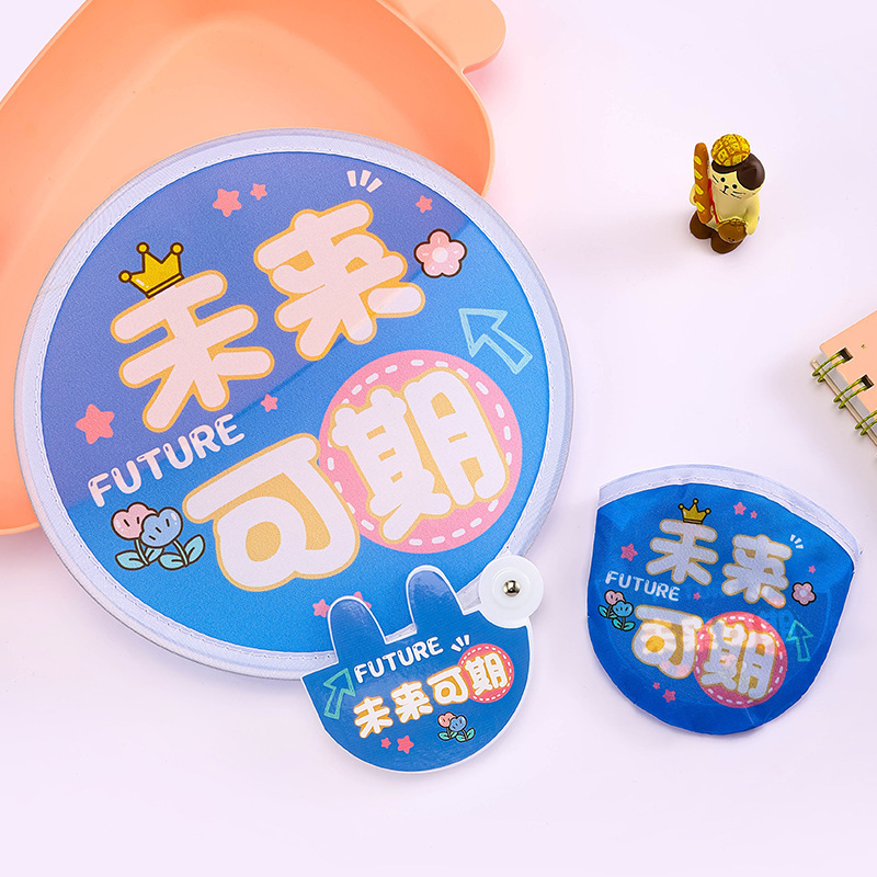 Eredeti rajzfilm összecsukható ventilátor, aranyos mini szövetből készült hordozható ventilátor, ünnepi ajándék fogantyúval, kerek ventilátor