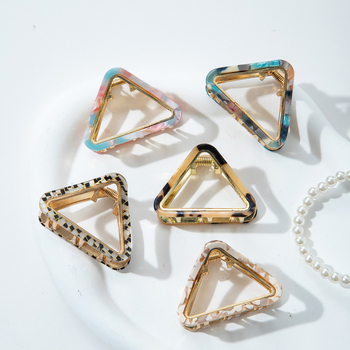 Hualino tarpvalstybinis trikampio formos lydinio laikiklis, disko formos plaukų segtukas, vidutinio dydžio tuščiaviduris dryžuotas plaukų segtukas, temperamentingas acto rūgšties laikiklis