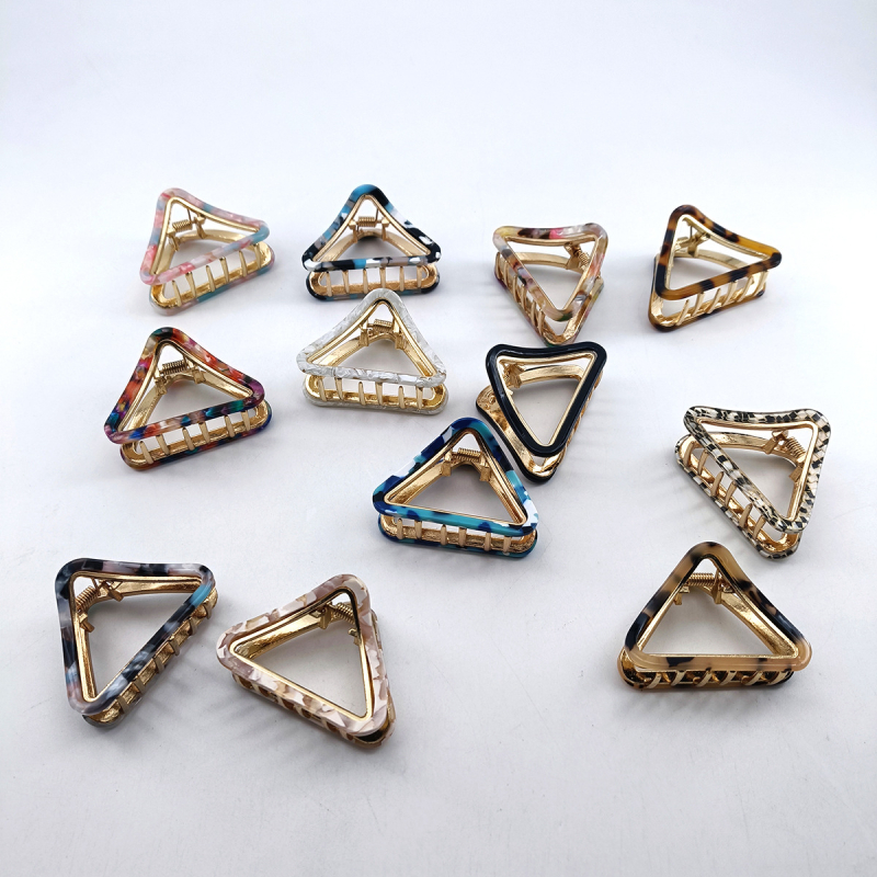 Hualino tarpvalstybinis trikampio formos lydinio laikiklis, disko formos plaukų segtukas, vidutinio dydžio tuščiaviduris dryžuotas plaukų segtukas, temperamentingas acto rūgšties laikiklis