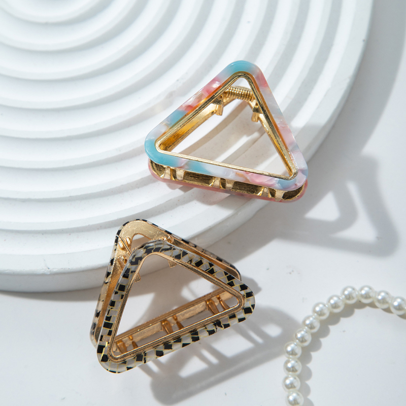 Hualino tarpvalstybinis trikampio formos lydinio laikiklis, disko formos plaukų segtukas, vidutinio dydžio tuščiaviduris dryžuotas plaukų segtukas, temperamentingas acto rūgšties laikiklis