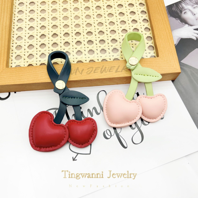 Vyšninės spalvos raktų pakabuko vyšninės spalvos kūrybinis krepšys pakabukas mokyklinis krepšys meilės odinis krepšys pakabuko aksesuarai