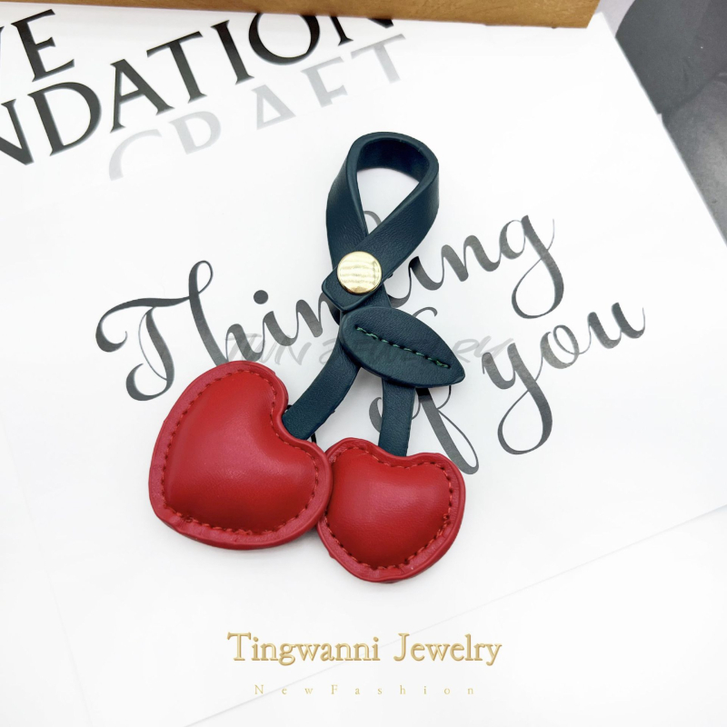 Vyšninės spalvos raktų pakabuko vyšninės spalvos kūrybinis krepšys pakabukas mokyklinis krepšys meilės odinis krepšys pakabuko aksesuarai