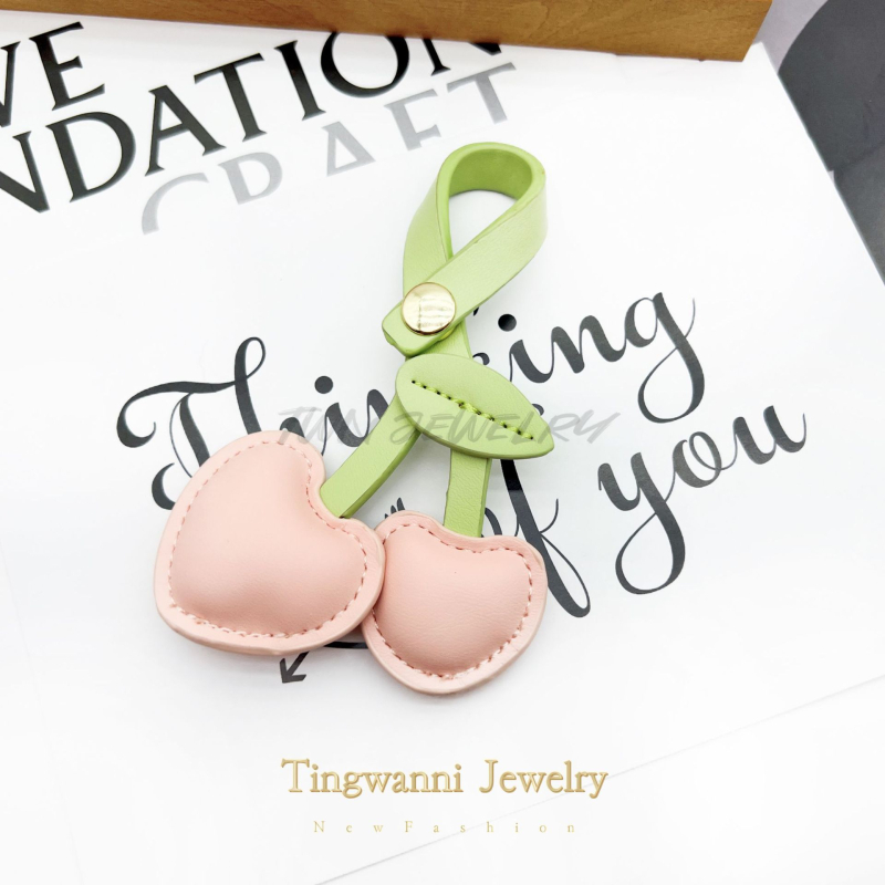 Vyšninės spalvos raktų pakabuko vyšninės spalvos kūrybinis krepšys pakabukas mokyklinis krepšys meilės odinis krepšys pakabuko aksesuarai