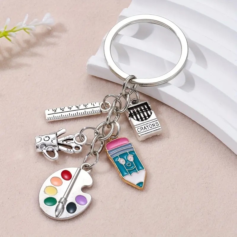 Moodne joonistuslaud, pliiatsihoidja, värvipalett, pintsel, kunstiõpilane, võtmehoidja, maalimise armastaja, piiriülene võtmehoidja