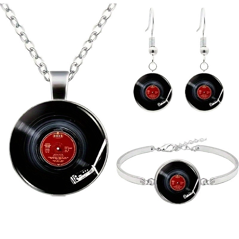 Nelja lihtsa ja stiilse ehtekomplekti, vinüülplaadi ripatsiga kaelakee, sobivate kõrvarõngaste ja käevõruga