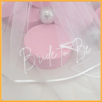 MENYASSZONY Menyasszonyi parti öv Hajfésű Lánykérés fátyol Menyasszonyi parti fotó Fejdísz öv Hajfésülő fátyol