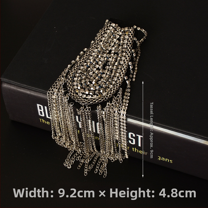 Užsienio prekyba, eksportas, sunkioji pramonė, vinis, karoliukai, kutai, antpečiai, ženkliukas, paltas, audinys, lipdukai, didelis prekės ženklas, mada, pasirodymas, asmenybė, drabužiai, dekoras, aksesuarai