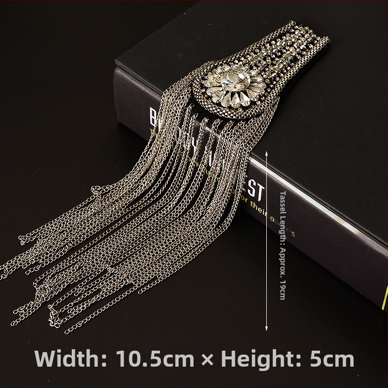 Užsienio prekyba, eksportas, sunkioji pramonė, vinis, karoliukai, kutai, antpečiai, ženkliukas, paltas, audinys, lipdukai, didelis prekės ženklas, mada, pasirodymas, asmenybė, drabužiai, dekoras, aksesuarai